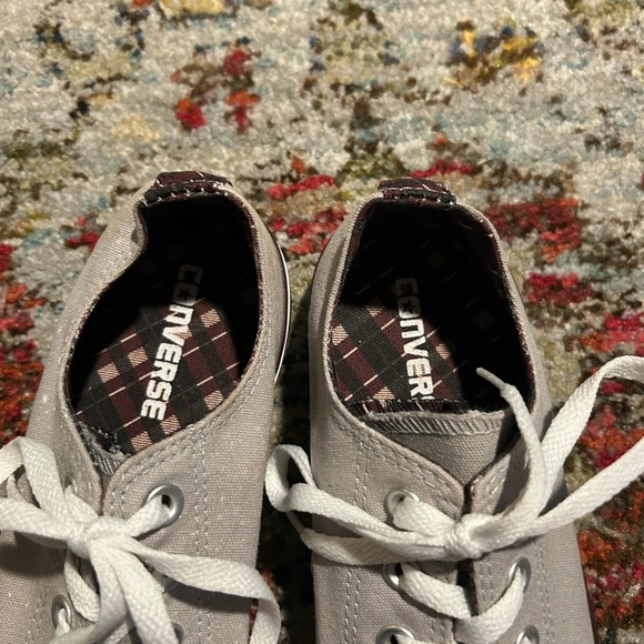 Converse All Star Woman’s Size 9 Grey and Maroon Low Top Sneakers Y2K plaid - Picture 2 of 10
